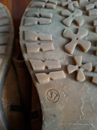 Botas de ante con cadenas