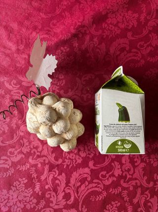 Frutas decorativas de yeso y metal