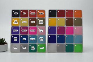 Peanas y soportes para muñecas bratz