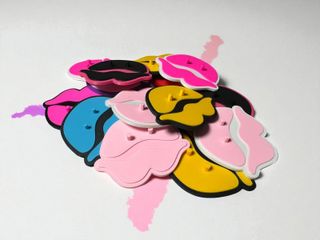 Peanas y soportes para muñecas bratz