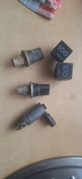 Piezas Golf 5 TDI  105cv valvula solenoide , reles