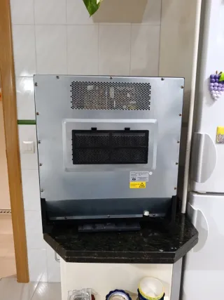 Se vende vinoteca, en perfecto estado