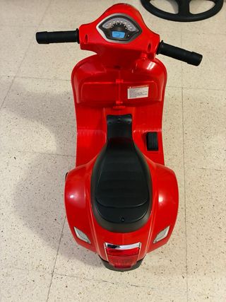 Vespa infantil roja