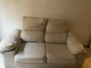 Sofá de tela beige