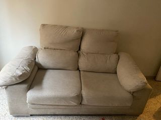 Sofá de tela beige