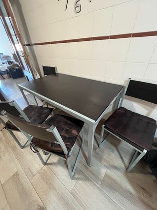 Mesa comedor y 4 sillas