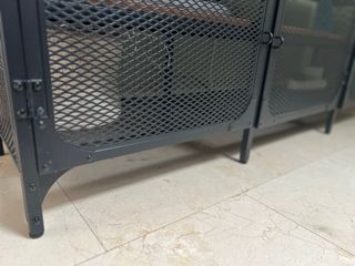 Mueble de TV rústico de metal y madera maciza