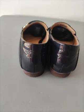 Mocassini donna Clarks neri vernice oro