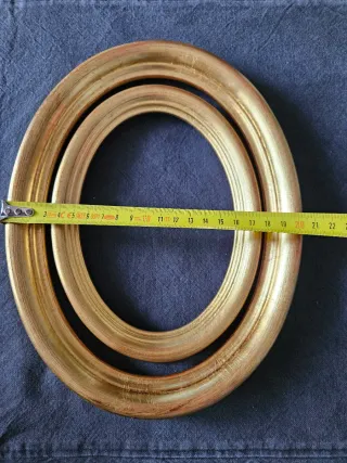 Coppia di cornici in legno dorato