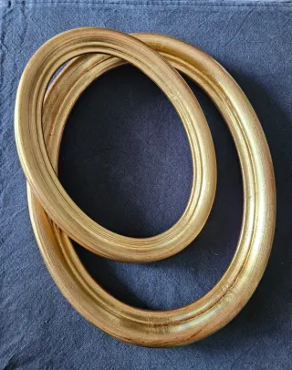 Coppia di cornici in legno dorato