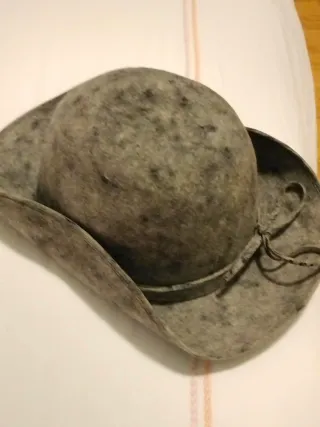 Cappello vintage grigio in feltro