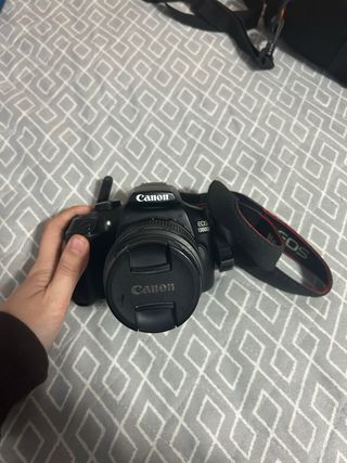 Camara relfex Canon EOS 1300D