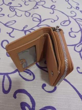 Cartera monedero beige con cremallera