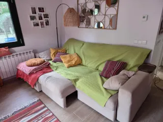 Sofa cama ikea Ekilstuna con chaise-longue.