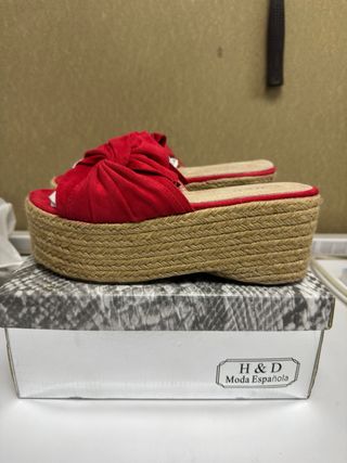 Lote de zapatos variados.