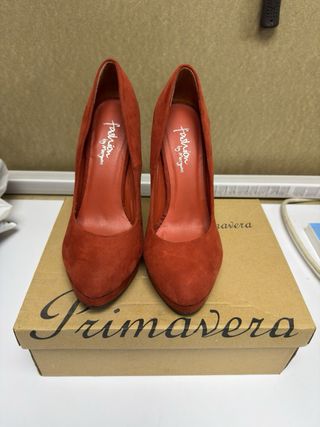 Lote de zapatos variados.
