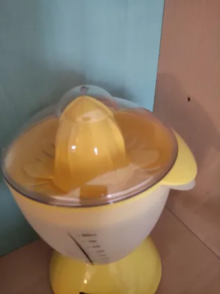 Exprimidor eléctrico nuevo