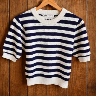 Buenísimo jersey top corto punto en hilo marinero