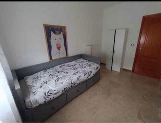 HABITACIÓN AMUEBLADA en casa adosada Coria del Rio