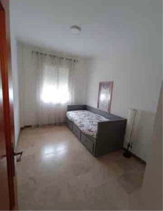 HABITACIÓN AMUEBLADA en casa adosada Coria del Rio