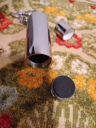 Prada Perfumero Llavero Plateado