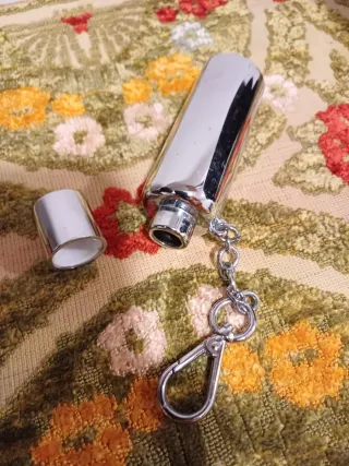 Prada Perfumero Llavero Plateado