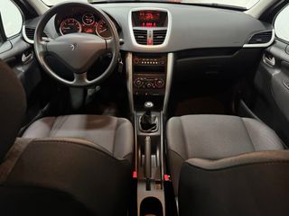 Peugeot 207+ 1.4i SOLAMENTE 2.400 kilometros !!
