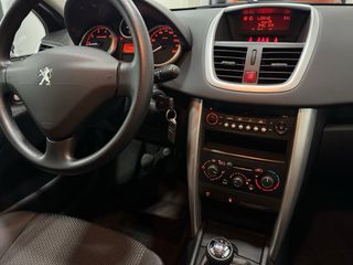 Peugeot 207+ 1.4i SOLAMENTE 2.400 kilometros !!