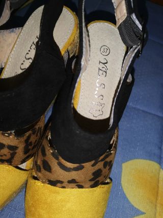 Tacones negros y amarillos talla 37