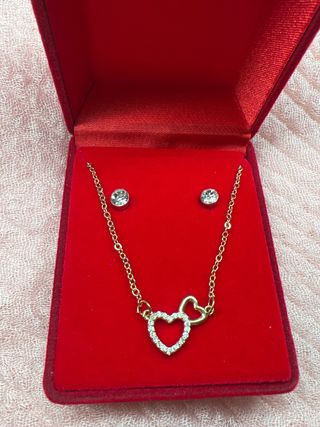 Collar y pendientes corazón dorado
