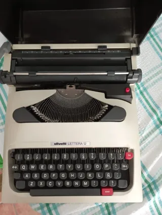 Olivetti Lettera 12 Máquina de Escribir Antigua