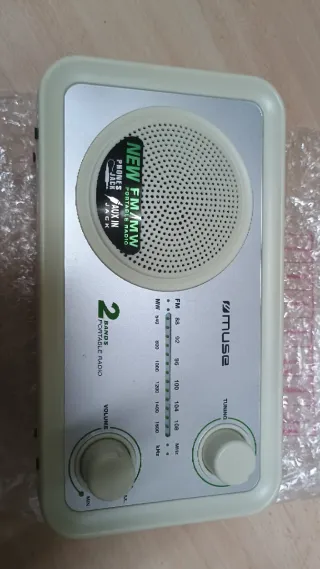 Radio Portátil Muse M-06 SW FM/MW