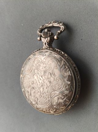 Reloj de bolsillo antiguo vintage cuerda