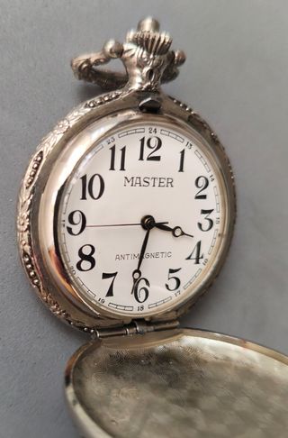 Reloj de bolsillo antiguo vintage cuerda