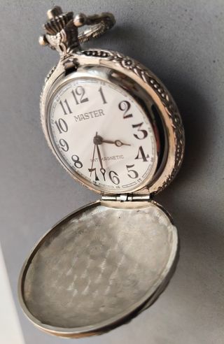 Reloj de bolsillo antiguo vintage cuerda
