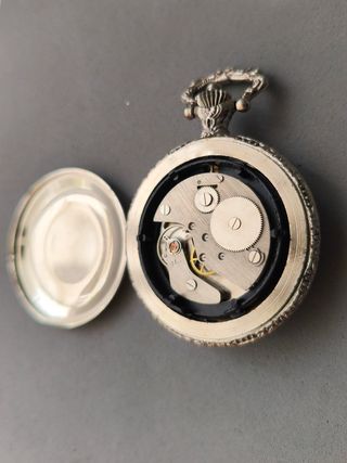 Reloj de bolsillo antiguo vintage cuerda