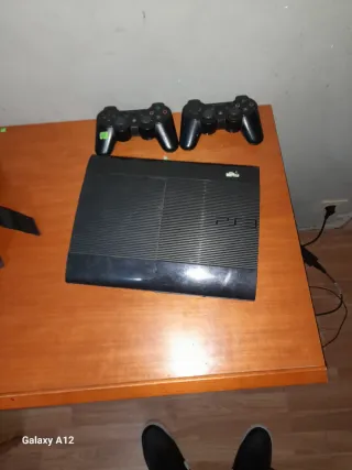 PlayStation 3 (PS3) con 2 mandos y juegos