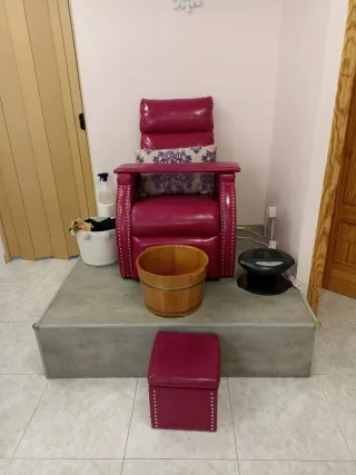 SILLÓN DE PEDICURA CARRITO  ALTILLO. Y CUBO