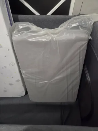 Cuna de viaje + 2 colchones + 2 sábanas