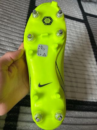 Bota de fútbol firmada por Asensio