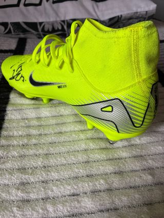 Bota de fútbol firmada por Asensio