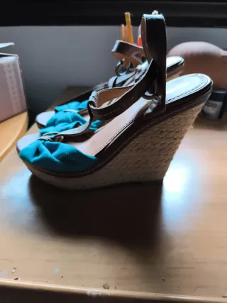 Sandalias Marrones y Azules con Lazo