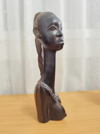 Busto madera africana mujer cuello largo