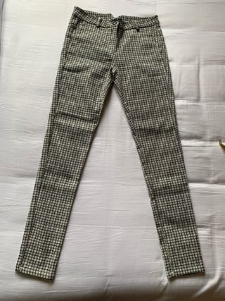 Pantaloni a quadri bianchi e neri