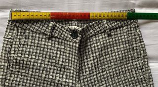 Pantaloni a quadri bianchi e neri