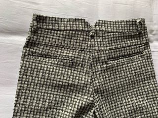 Pantaloni a quadri bianchi e neri