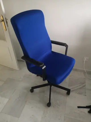 Silla de escritorio con funda azul