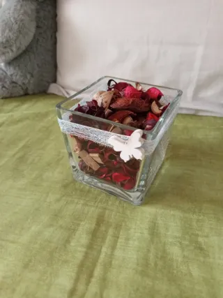 Vaso decorativo in vetro con fiori secchi