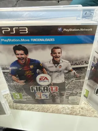 Consola PS3 con 2 mandos y 5 juegos