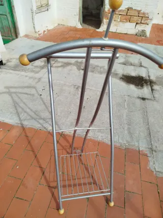 Galán de noche metálico con zapatero Rebajado